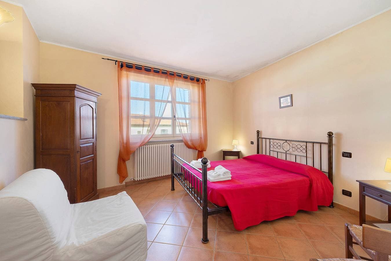 Foto 2 von 39: Zimmer 'Lepre' mit Bergblick, Gemeinschaftspool und WLAN
