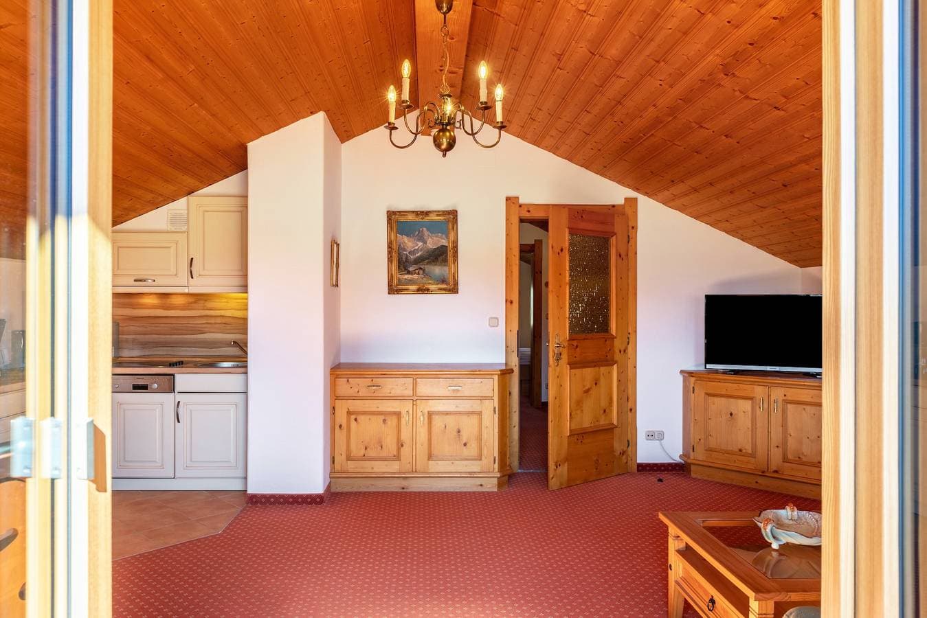 Foto 3 von 18: Ferienwohnung 'Alpenblick Tilly - Walchensee' mit Bergblick, Gemeinschaftsgarten und WLAN