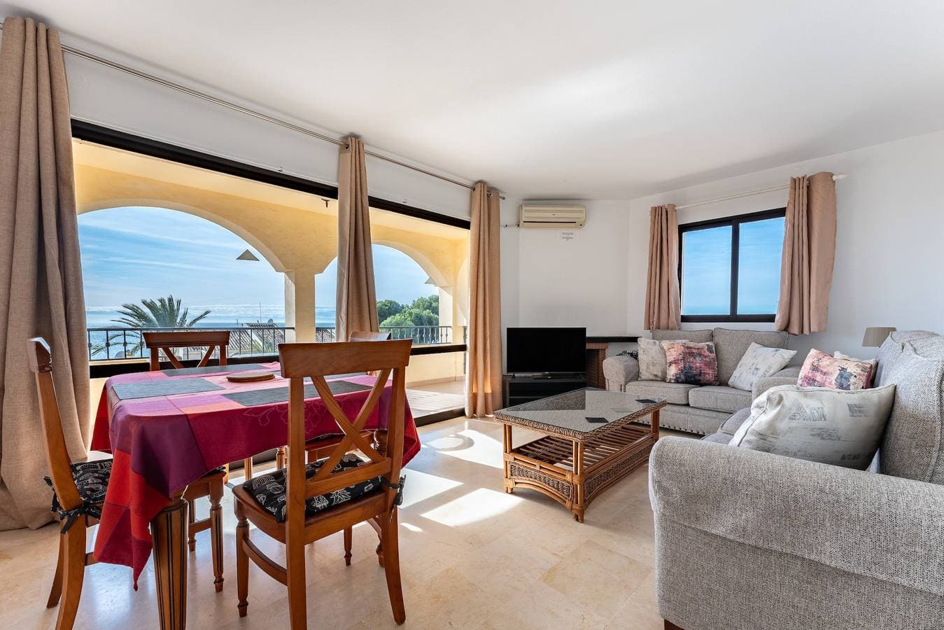 Foto 5 von 21: Ferienwohnung 'Meerblick Torre Oceano 7' mit Gemeinschaftspool & WLAN