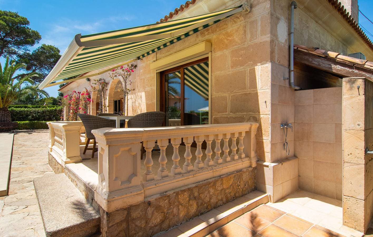 Modernes Apartment am Meer mit Pool, Terrasse und AC 1