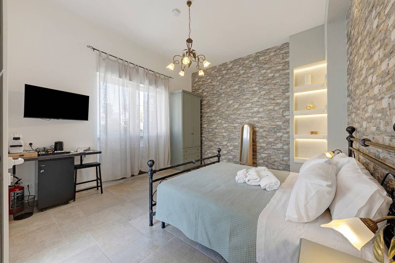 Foto 2 von 18: Bed & Breakfast 'L'Aurora – Zimmer Alba' mit Gemeinschaftsterrasse, WLAN und Klimaanlage