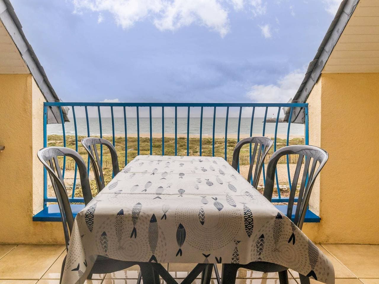 Familienwohnung mit Parkplatz, Meerblick-Balkon, nahe am Strand 1