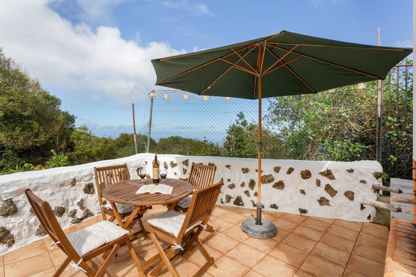 Foto 3 von 41: „La Vega Rural“ mit privatem Pool, Terrasse und WLAN