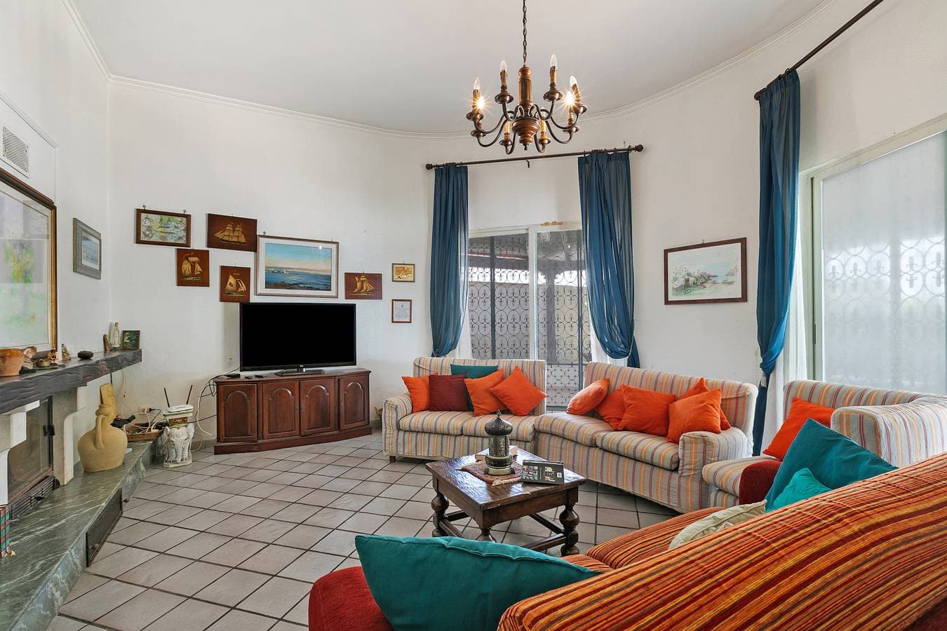Foto 12 von 43: Villa Isidoro - Sea View and Garden, 50m to Beach