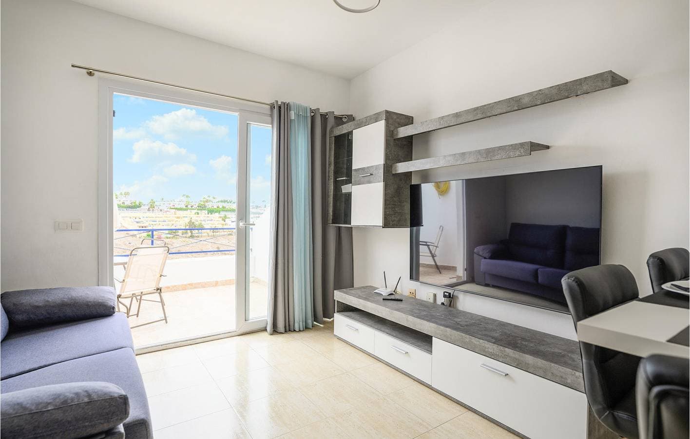 Foto 3 von 15: Apartment mit Meerblick, Pool und Terrasse