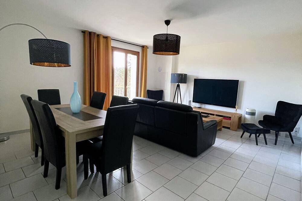 Foto 9 von 17: Spacious 2 Bed Apartment Between Sea And Mountains