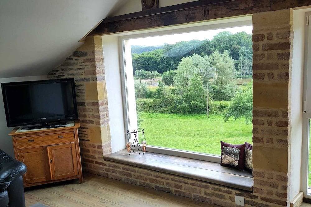 Foto 8 von 28: Ferienhaus 4/6 Pers in den Ardennen, Hallenbad, Greenway geht vorbei.