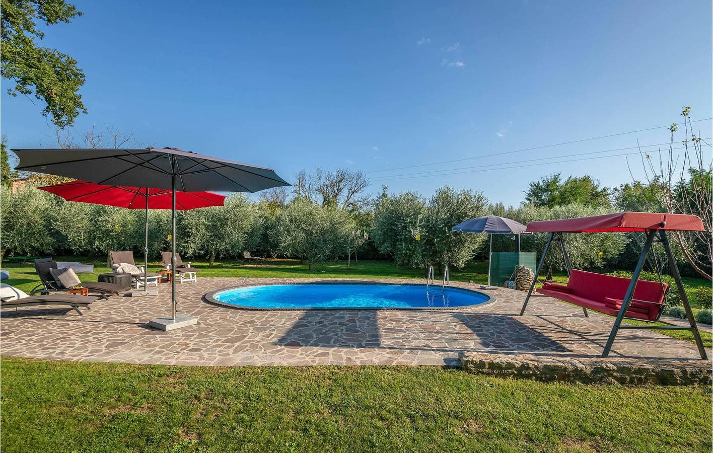 Foto 12 von 50: Reizende Ferienwohnung mit Terrasse, Pool und Strandzugang – 2 km vom Strand Bijeca entfernt
