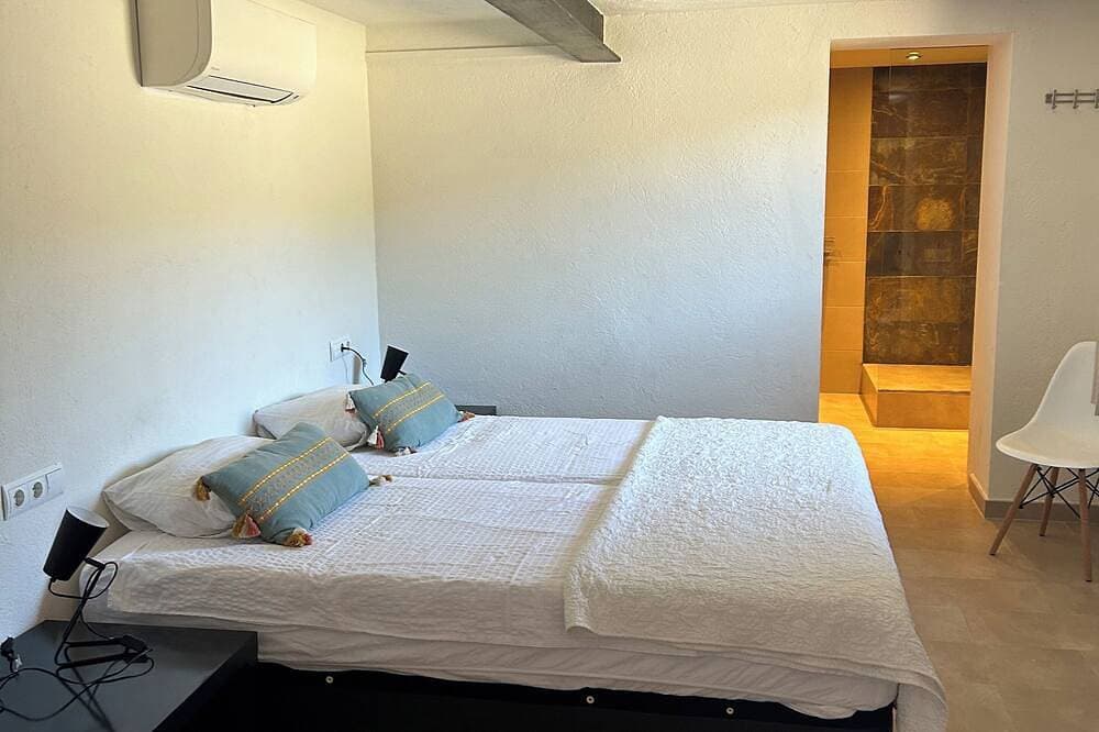 Foto 4 von 21: Ein charmantes Einfamilienhaus mit privatem Pool in Cadaques mit Meerblick.