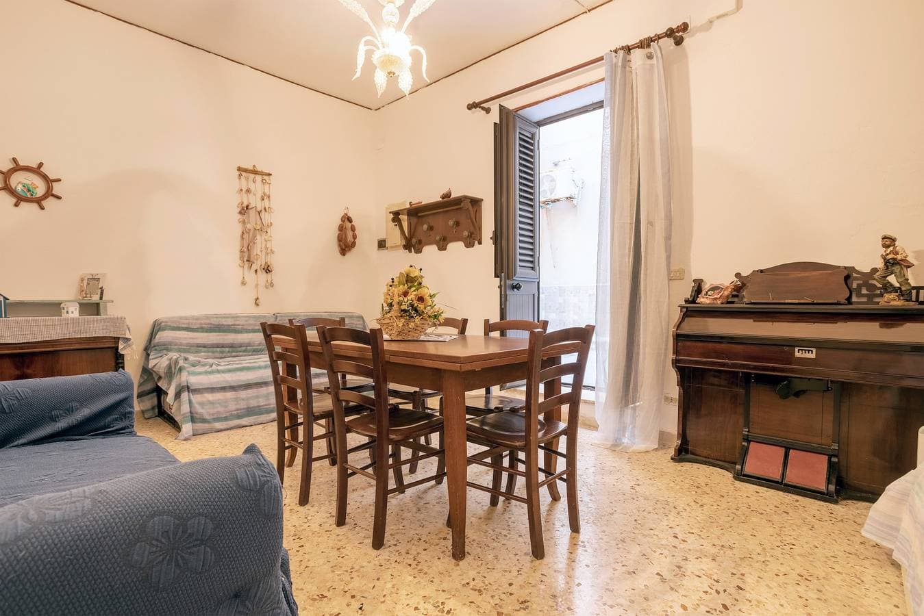 Foto 3 von 23: Apartment 'Una Porta A Mare' mit WLAN und Klimaanlage
