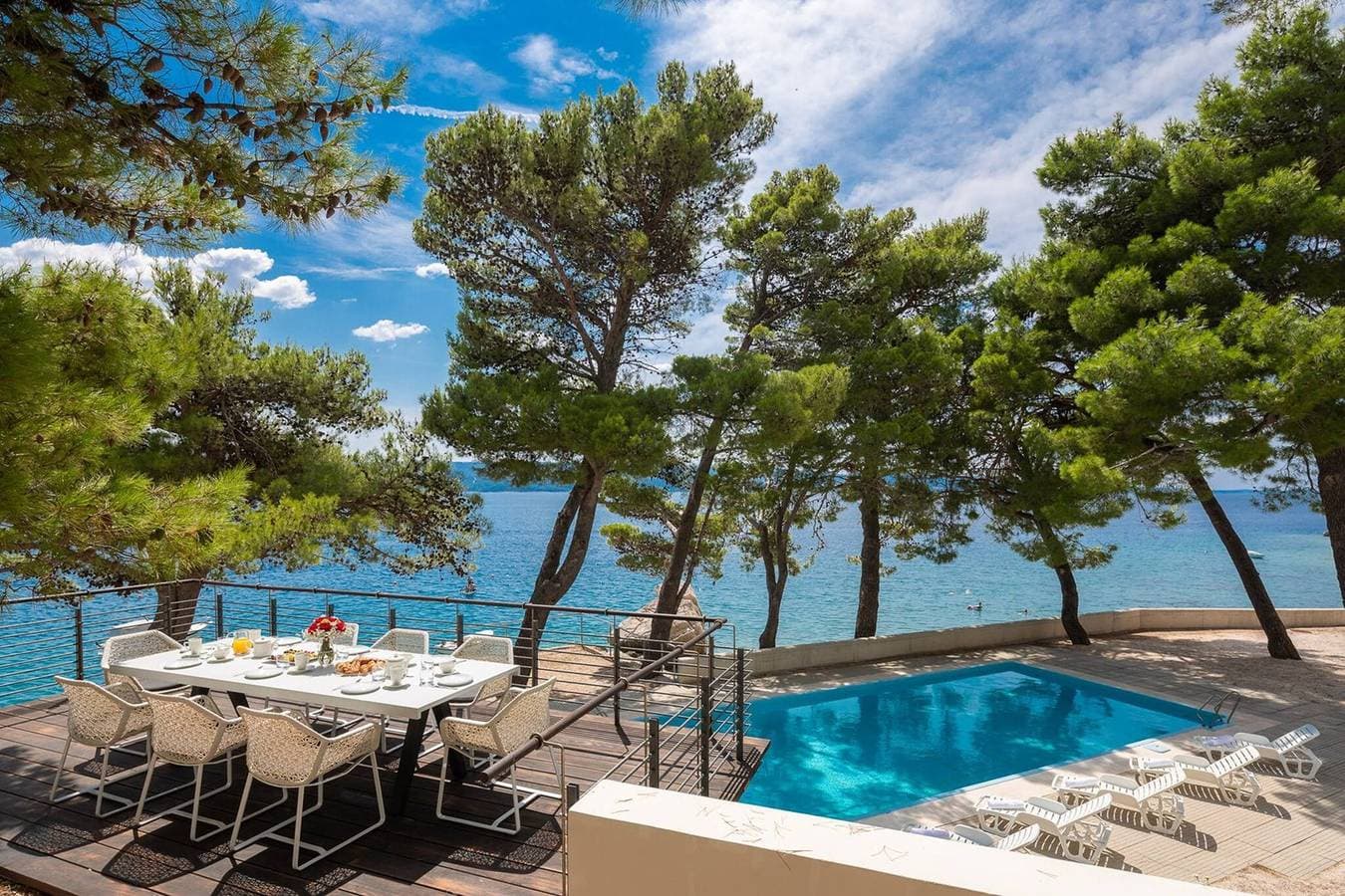 Foto 7 von 73: Luxury Beachfront Villa Sea Palace Omis with Pool
