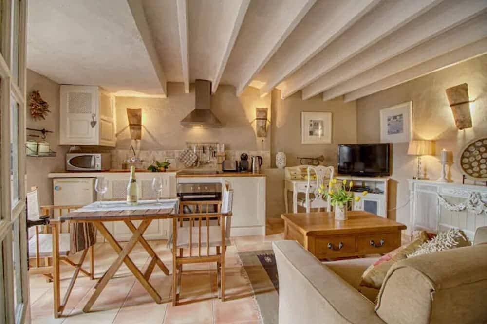 Foto 10 von 23: Romantic 1 bed with private patio overlooking orange grove