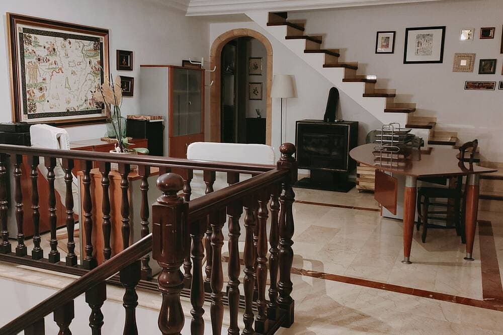 Foto 12 von 30: Casa con Mucho Espacio en Pueblo muy Tranquilo Bien Comunicado. Piscina