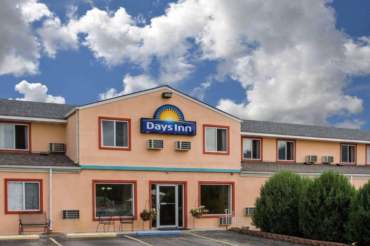 Days Inn by Wyndham Custer 1