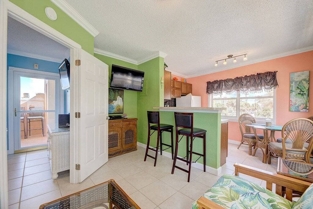 Foto 4 von 28: Pompano Beach Florida Beachfront Condo voll ausgestattete Küche