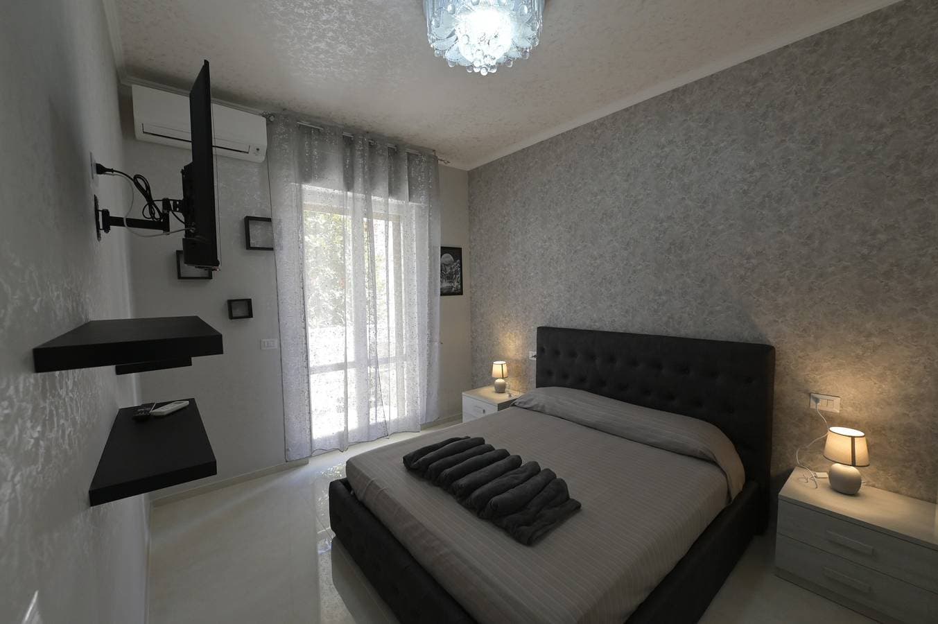 Foto 7 von 16: Doppelzimmer 1 mit WLAN und Klimaanlage