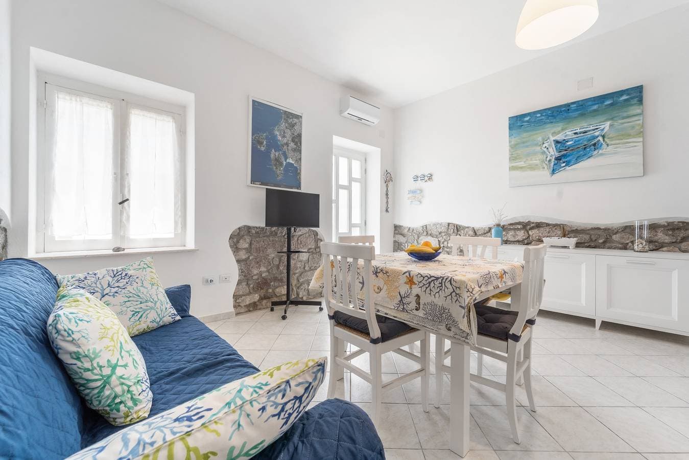 Foto 8 von 25: Ferienhaus im Zentrum des Dorfes mit privater Terrasse, WLAN und Klimaanlage