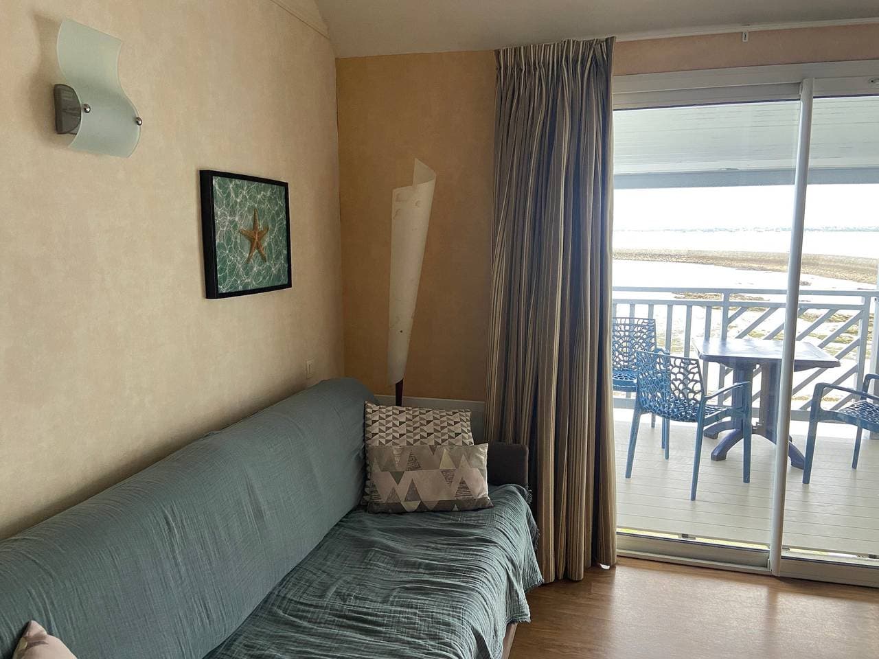 Foto 12 von 22: Apartment mit Meerblick, Gemeinschaftspool und privatem Balkon
