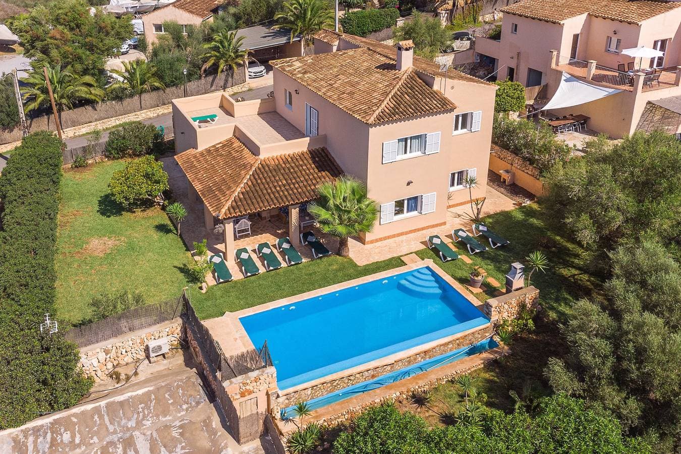Foto 5 von 30: „Villa Manuela“ mit Infinity-Pool, Garten & WLAN (Tourismusabgaben inklusive)