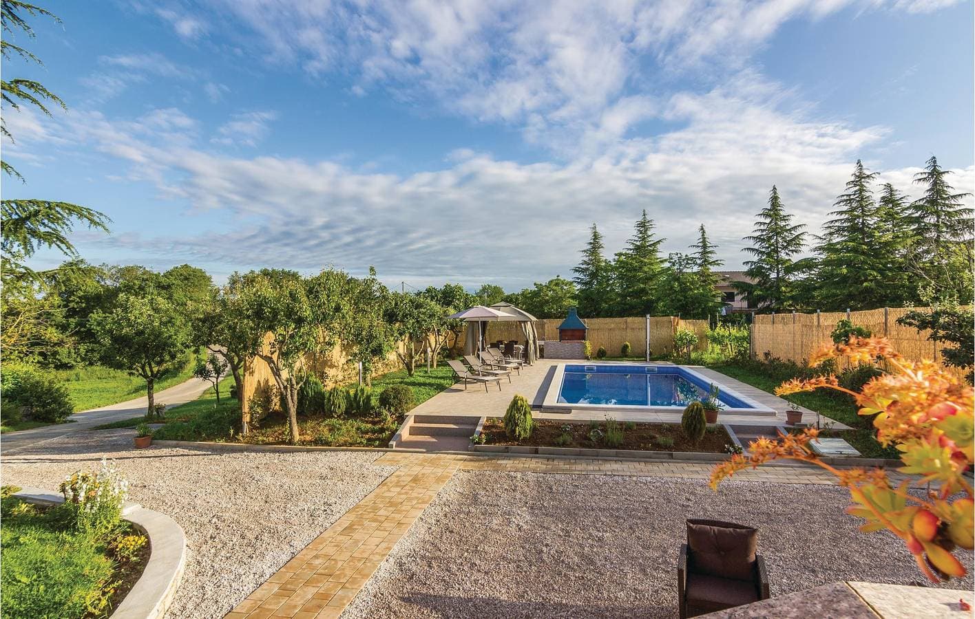 Foto 11 von 33: Gemütliche 1-Zimmer-Wohnung mit Pool und Terrasse in der Nähe von Gračišće