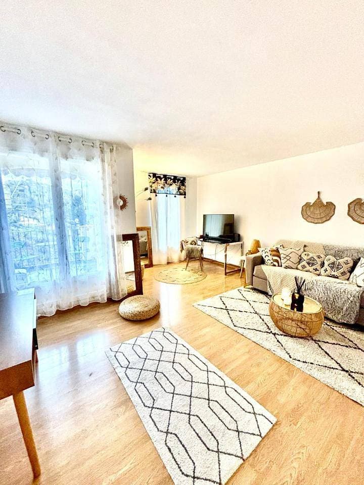 Foto 12 von 27: Three-Bedroom Apartment