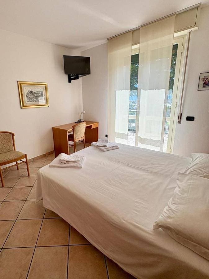 Foto 5 von 13: Double Room with Lake View