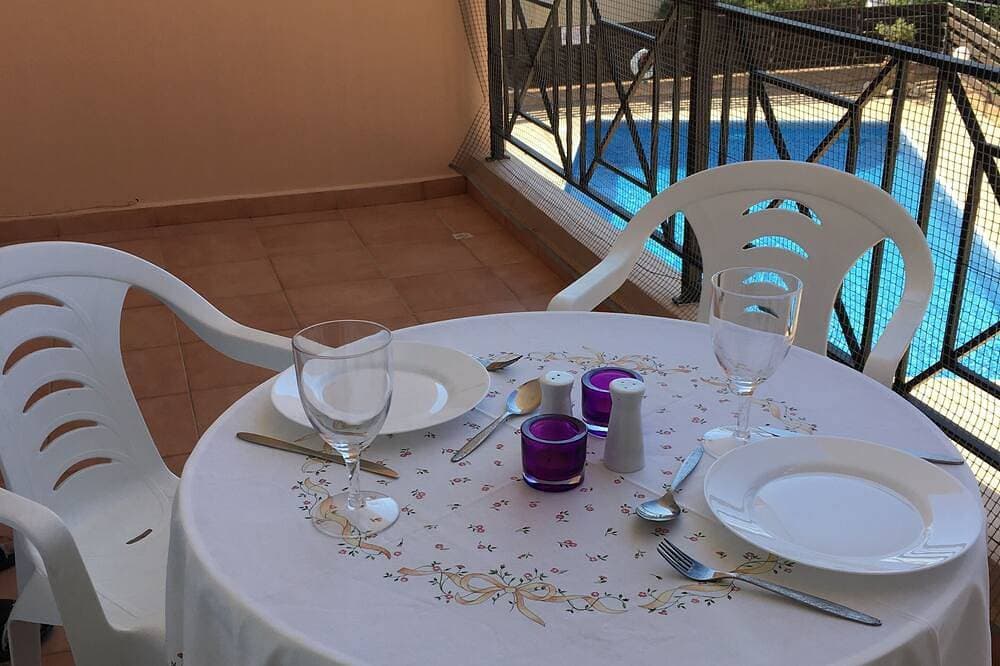 Private Entwicklung von 12 Wohnungen im Zentrum von Peyia. In der Nähe von Coral Bay. 1