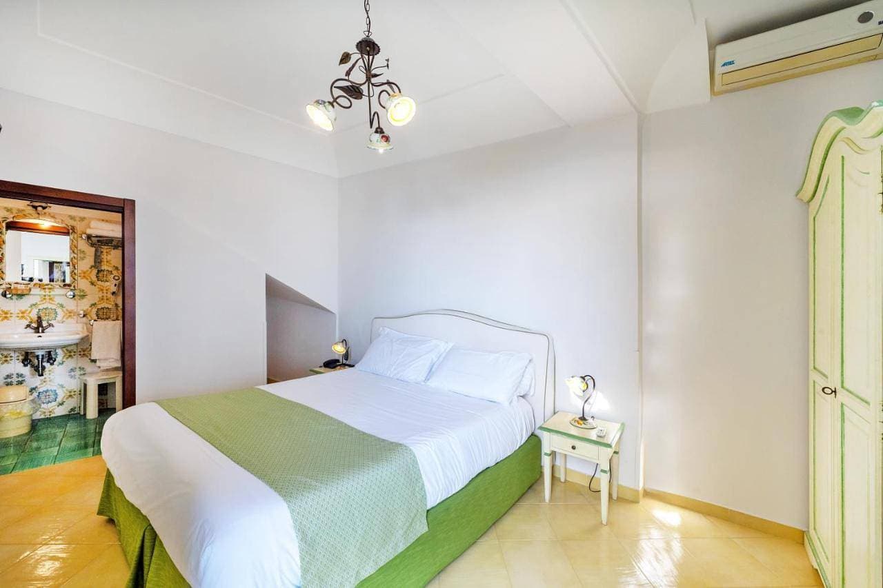 Foto 9 von 15: Standard Double or Twin Room