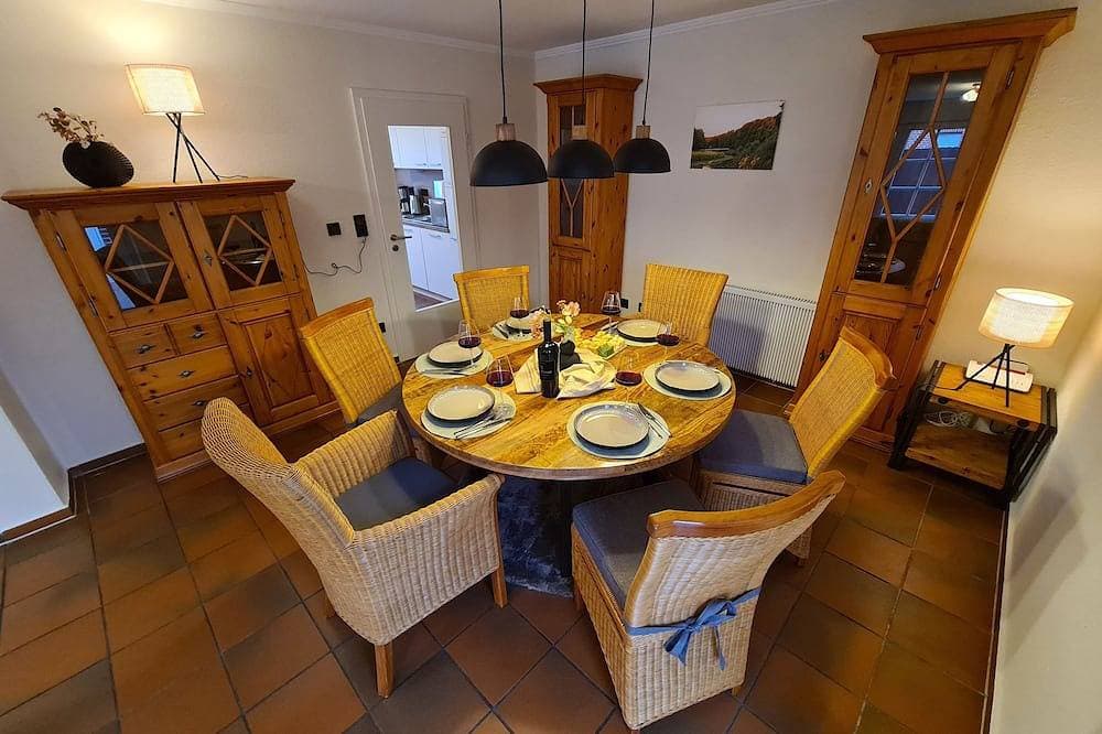 Foto 11 von 18: Ferienhaus Feriendomizil Seeluft in Haselünne direkt am See mit schöner Terrasse