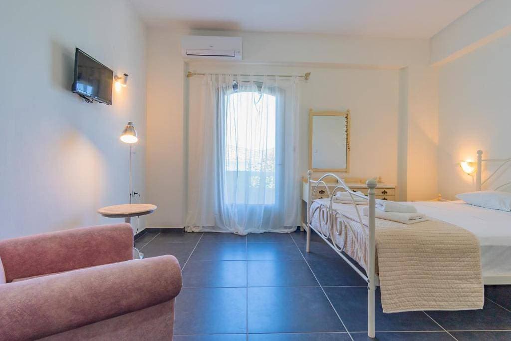 Foto 2 von 23: Elounda Christina Boutique Studios, Near the Sea