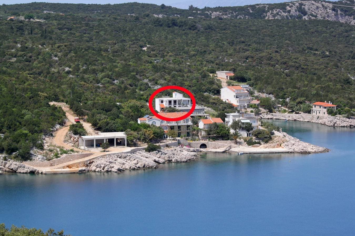 Foto 2 von 36: 2-Zimmer-Ferienwohnung am Strand Bucht Pokrivenik, Hvar -a