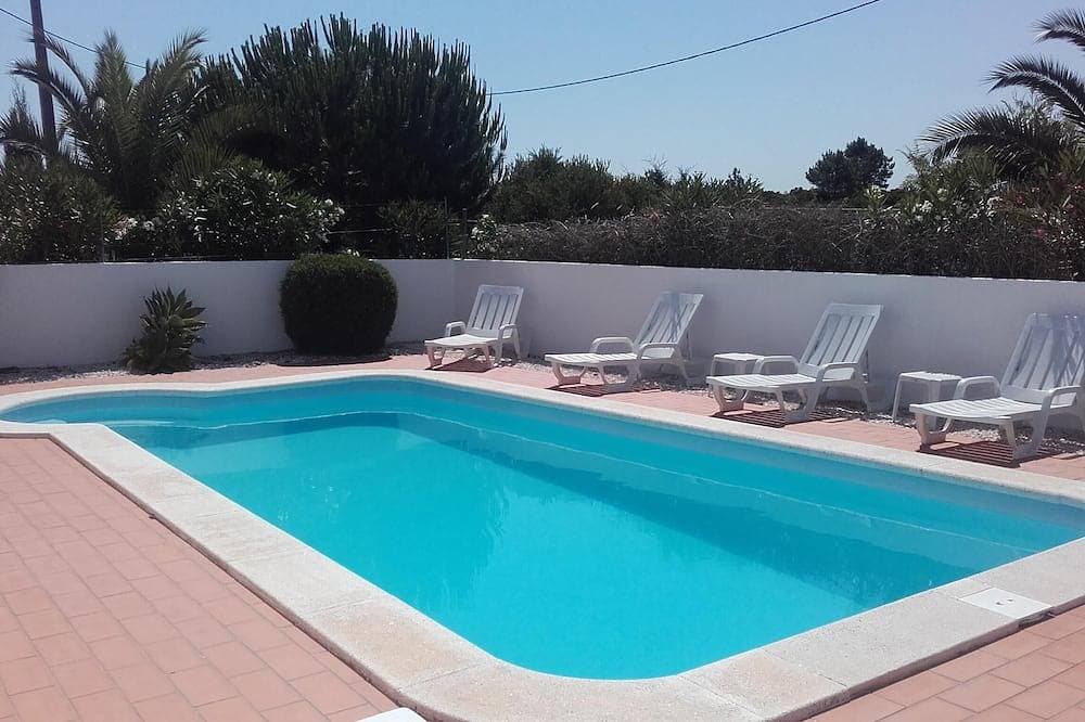 Schöne freistehende Villa mit 3 Schlafzimmern und privatem Pool in Südlage 1