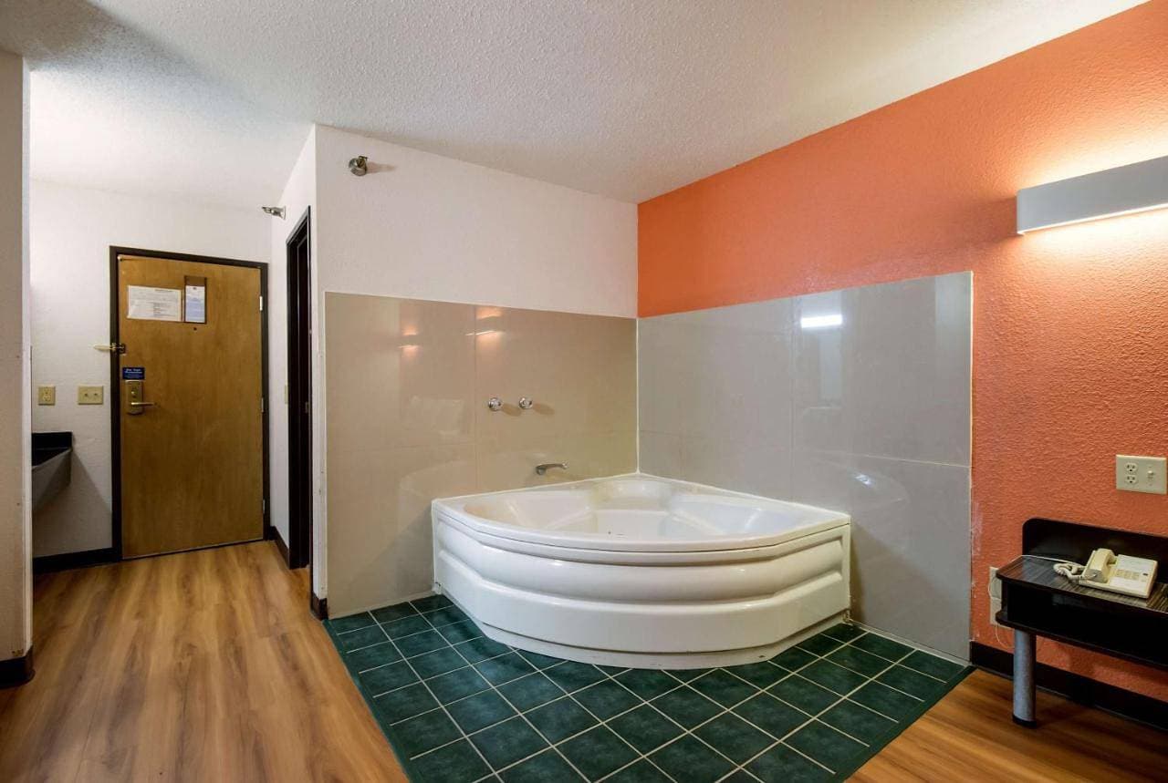Foto 8 von 11: King Suite with Spa Bath - Non-Smoking
