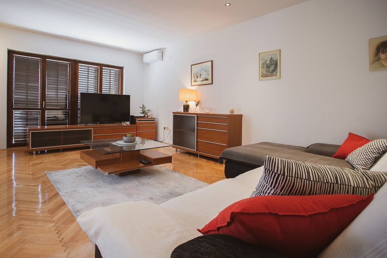 Foto 7 von 33: Apartment mit Balkon in der Nähe von Split und Omiš