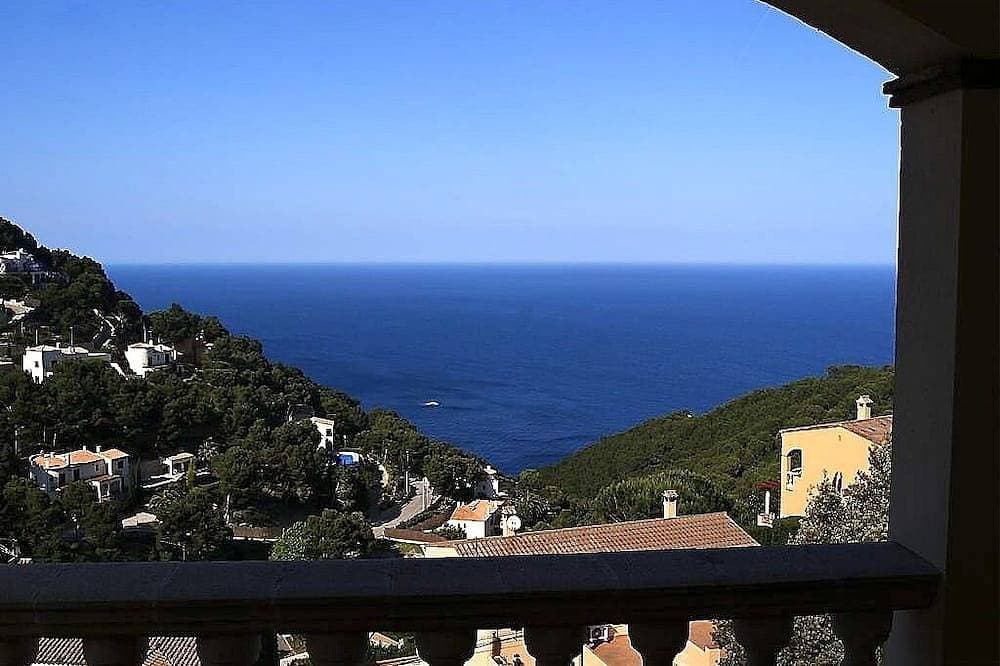 Geräumige Villa mit Pool, Whirlpool und atemberaubender Lage am Mittelmeer 1