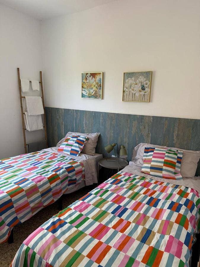 Foto 2 von 5: Double Room with Shared Bathroom