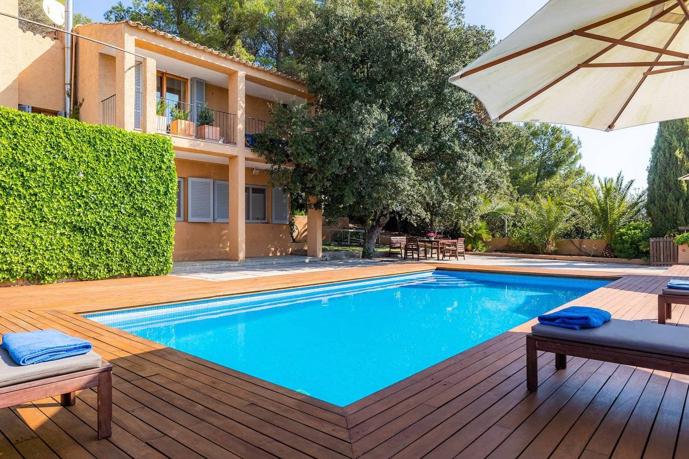 Foto 2 von 47: Charmantes Landhaus mit großem Garten mit Bergblick, Pool, WLAN und Terrassen