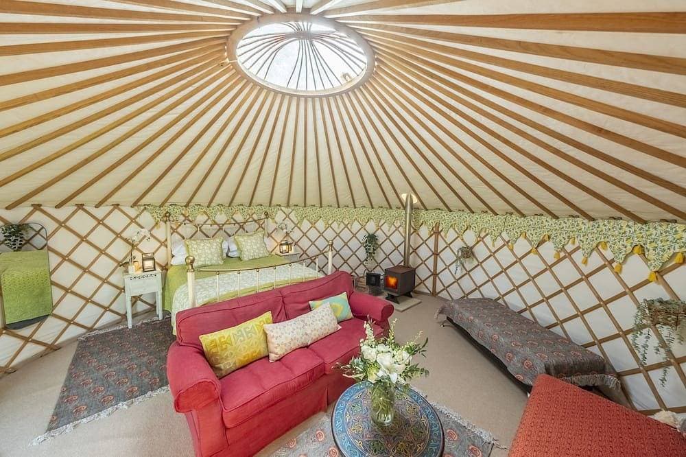 Foto 12 von 30: Luxury glamping with hot tub  - Valley View Yurt