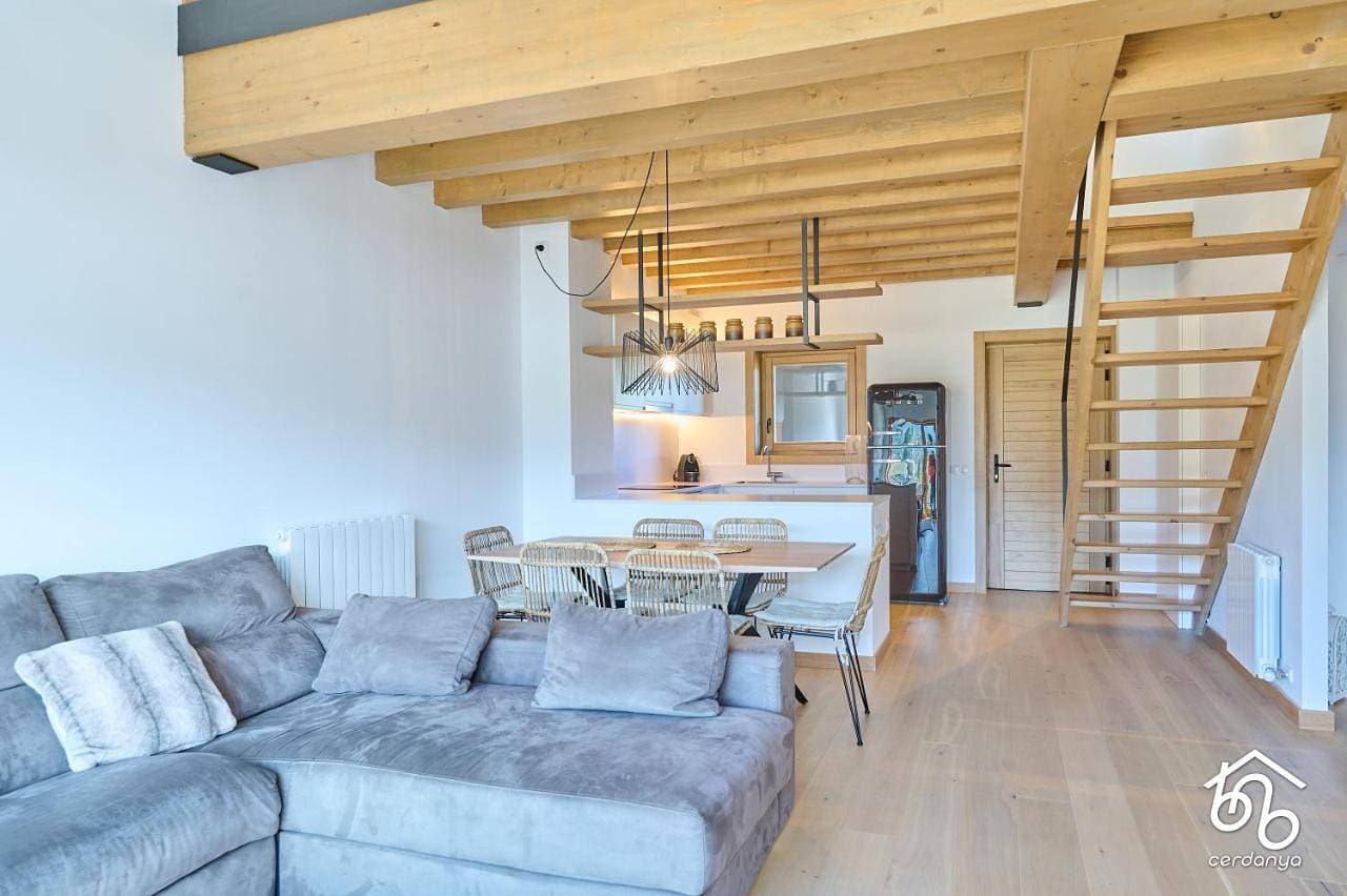 Foto 4 von 32: Four-Bedroom Apartment with Balcony