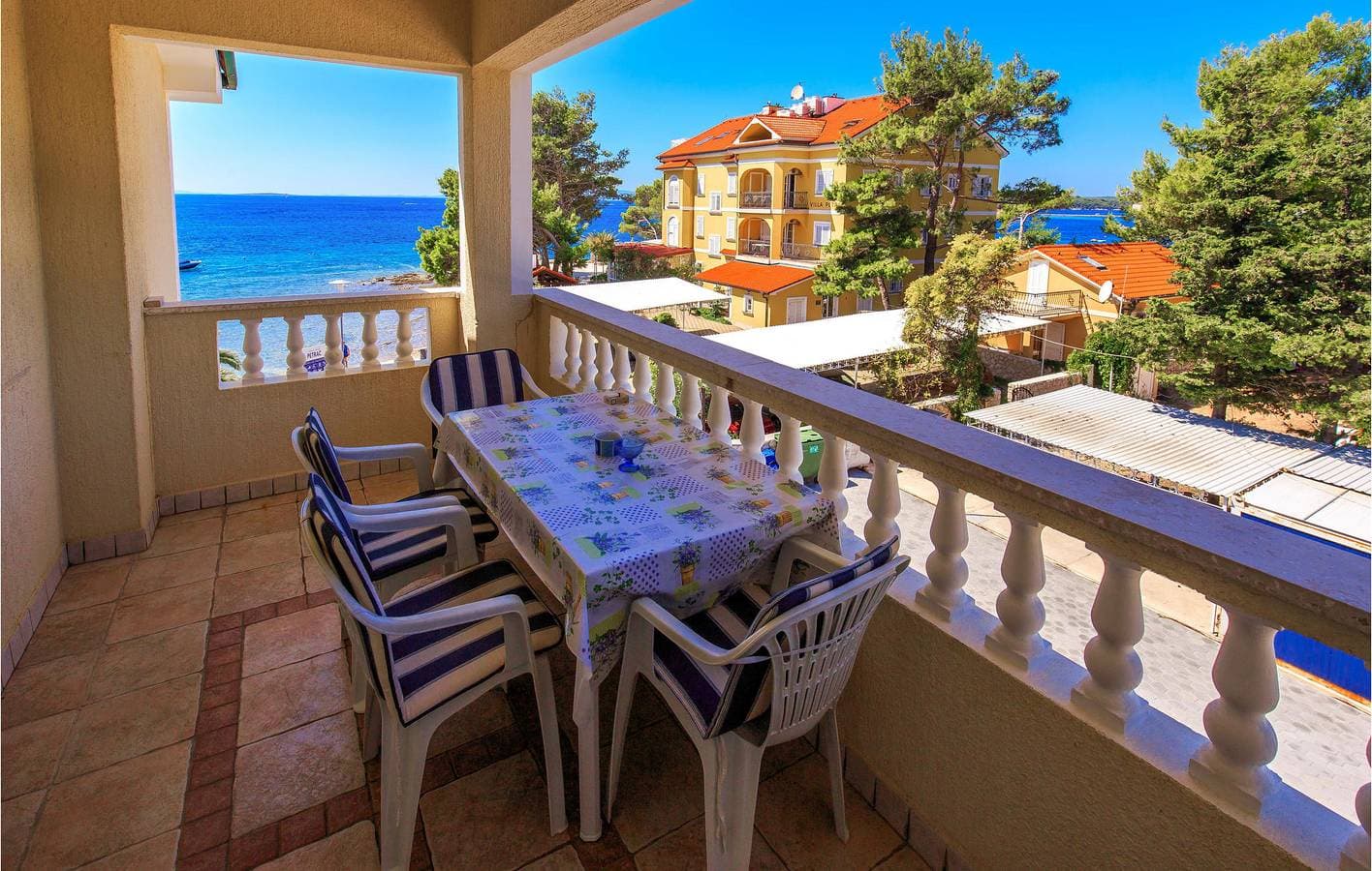 Foto 9 von 34: Gemütliche Ferienwohnung am Meer mit Terrasse und moderner Ausstattung