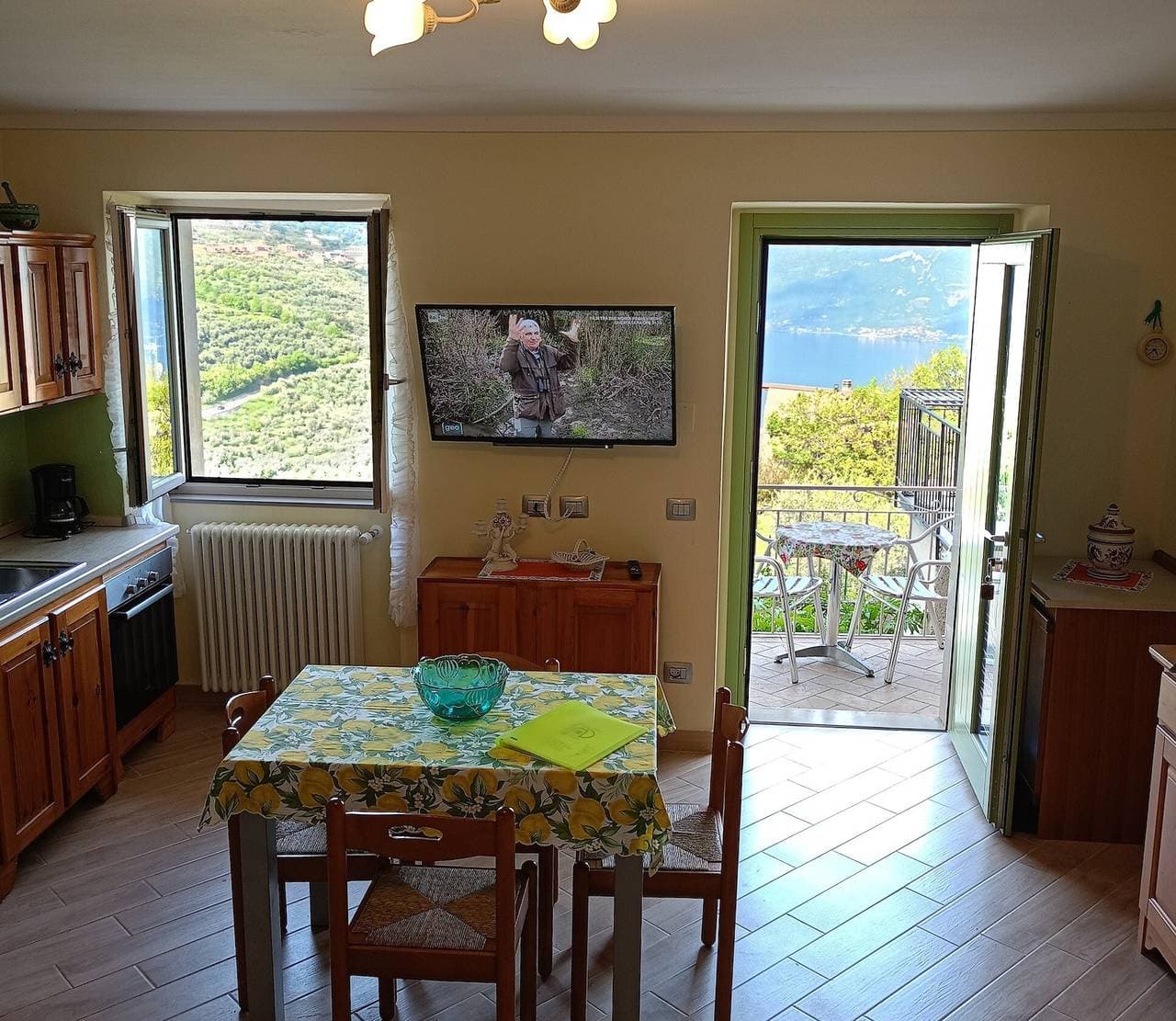 Foto 12 von 30: Ferienwohnung 'El Pià' mit Seeblick und privatem Garten