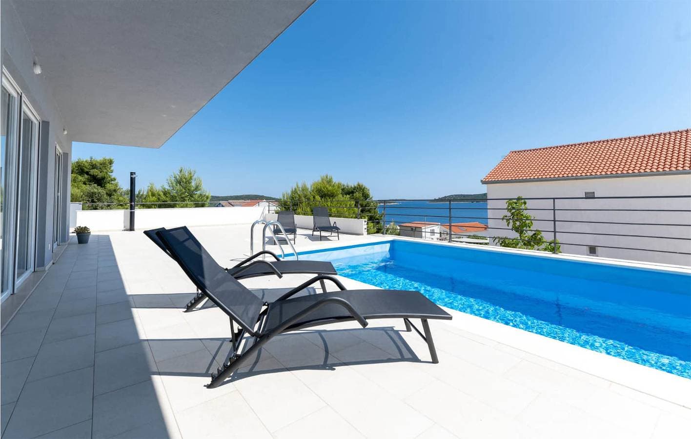 Foto 12 von 40: Wohnung am Meer mit Pool, Küche und Garage – 2,5 km bis zur Küste