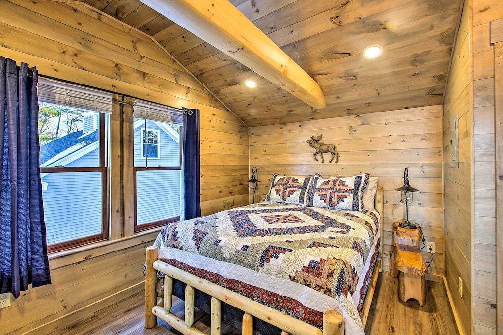 Foto 11 von 23: Neu! Sebago Lake Haven w / Deck & Waterfront View
