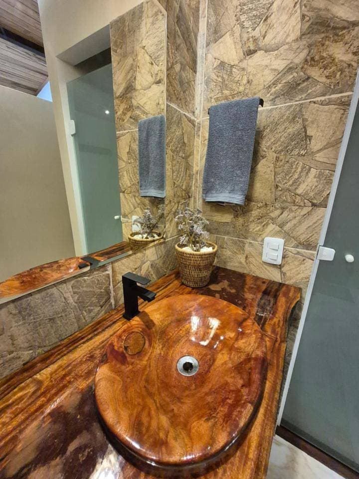 Foto 7 von 17: Suite with Pool View