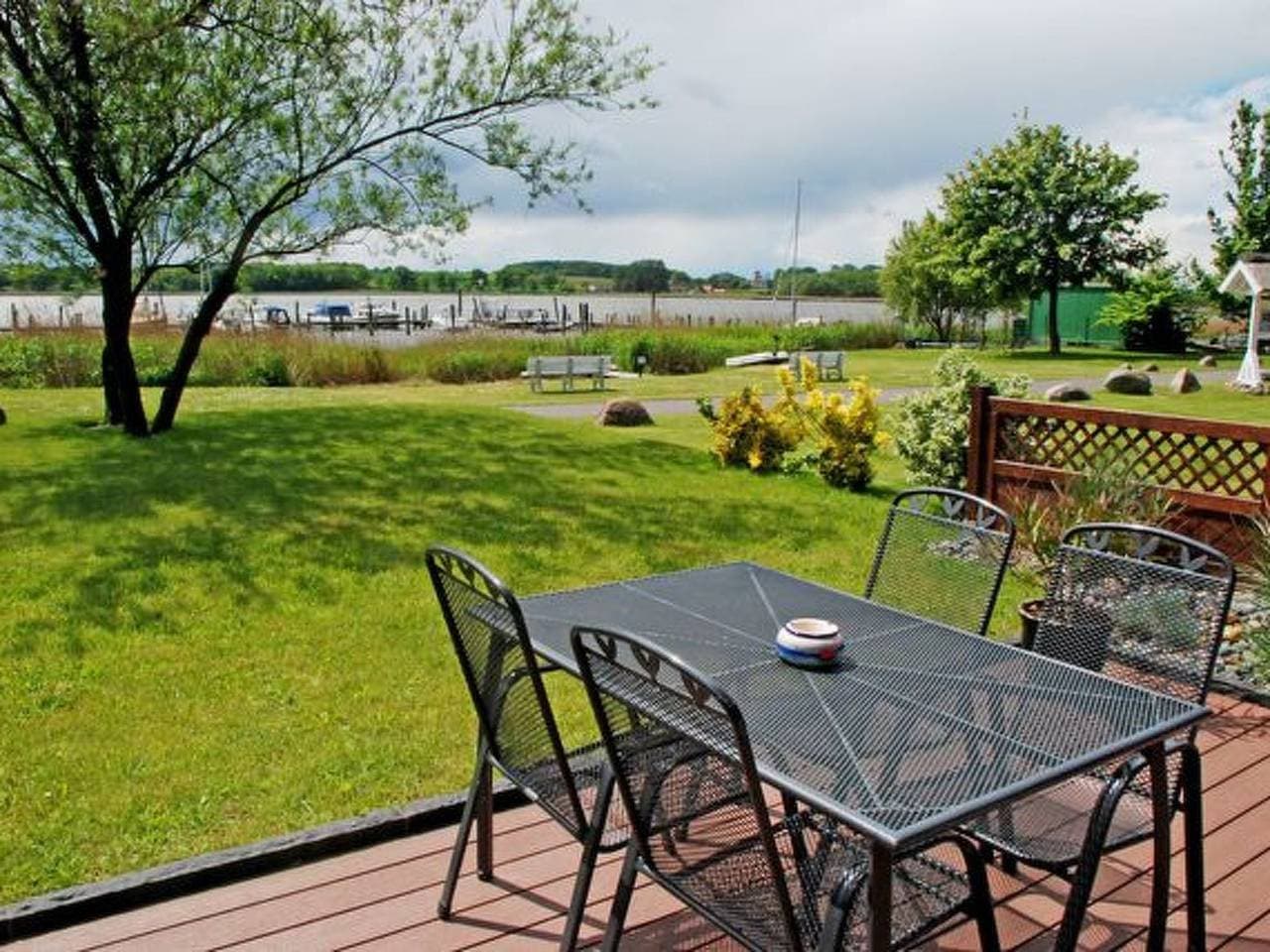 Foto 4 von 39: Ferienbungalow mit Terrasse und Seeblick in Sellin