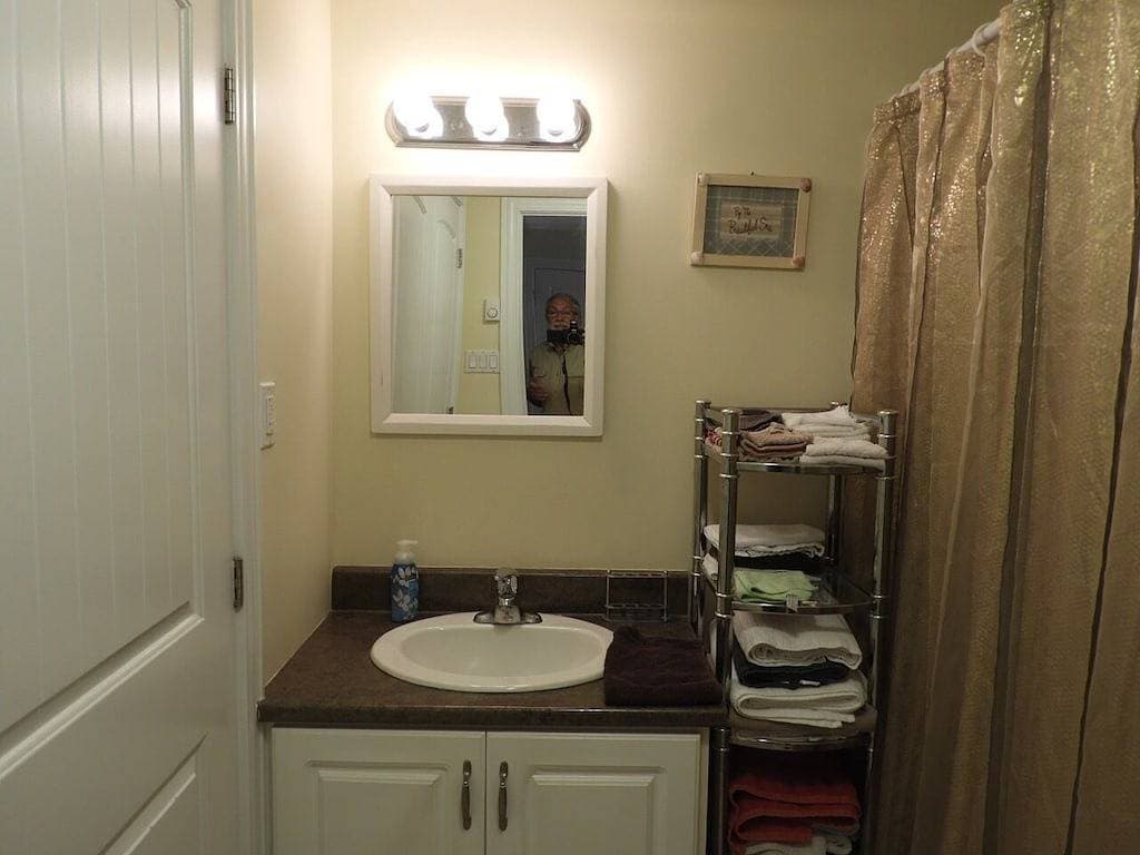 Foto 3 von 10: Möbliertes Apartment mit 1 Schlafzimmer und Blick auf den Hafen von Halifax