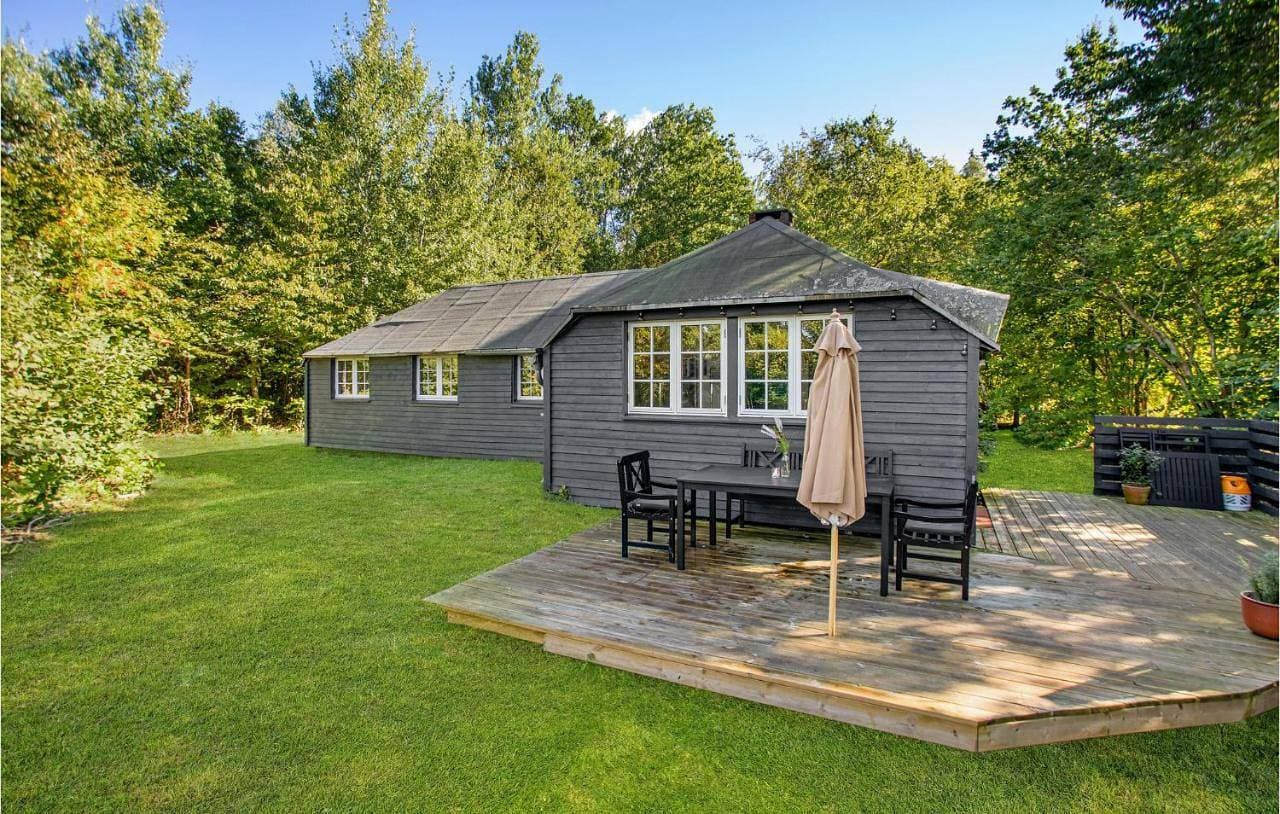 Gorgeous Home In Aakirkeby With Wifi 1