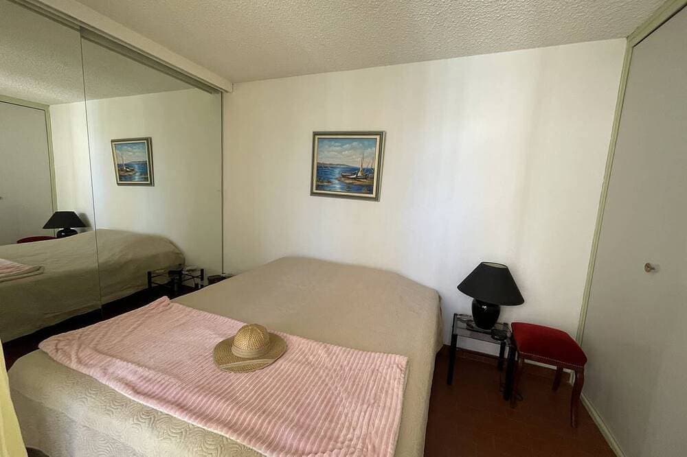 Foto 3 von 16: Geräumige 2-Zimmer-Wohnung, Blick auf die Honour Dock