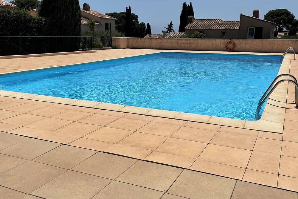 La ciotat, parking pool air conditioning 10 min walk to the sea 1