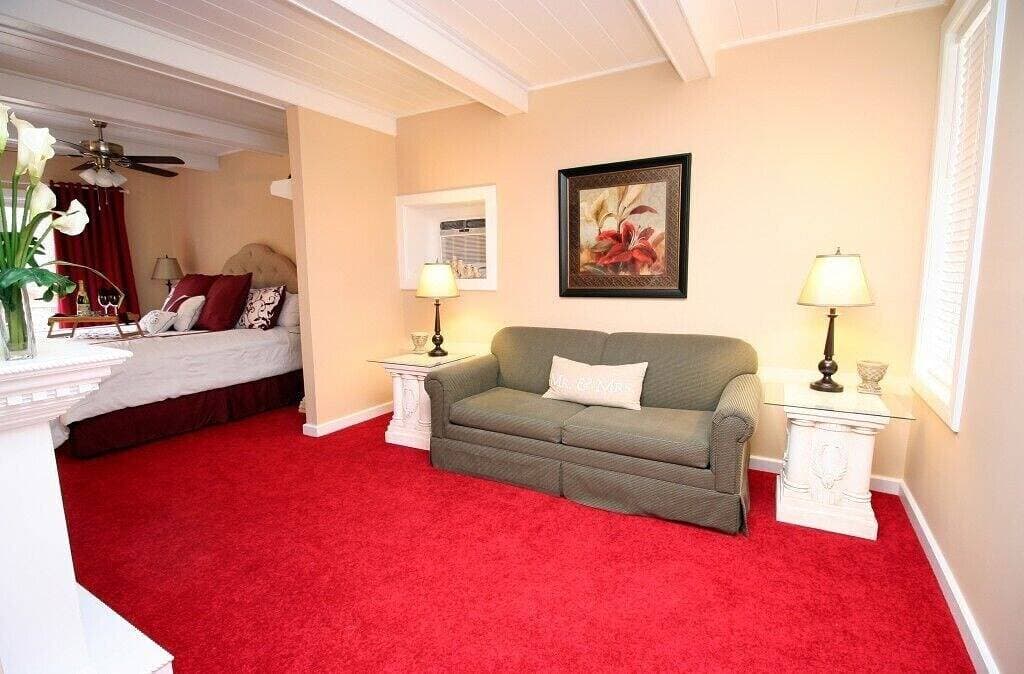 Foto 13 von 21: Über $ 700 in Gratis-Tickets, Herz-Whirlpool, Whirlpool, Kingsize-Bett, Internet, 5 Minuten zum Aquarium